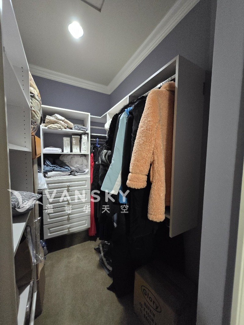 260402004849_east bed walk-in 2.jpeg